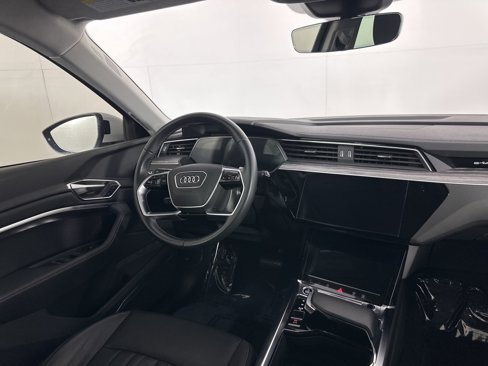 Used 2023 Audi e-tron Premium Plus w/ Premium Plus Package image 14