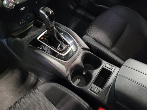 Used 2018 Nissan Rogue SV image 26
