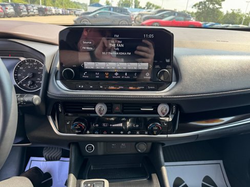 Used 2023 Nissan Rogue SL w/ SL Premium Package image 24