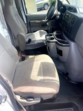 Used 2010 Ford E-350 and Econoline 350 Super Duty image 9