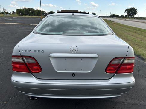 Used 2001 Mercedes-Benz CLK 320 Coupe image 8
