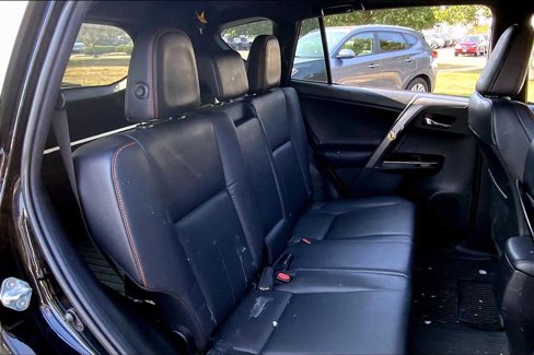 Used 2018 Toyota RAV4 SE image 19