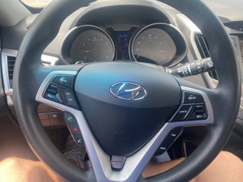 Used 2015 Hyundai Veloster image 16