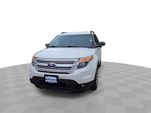 Used 2015 Ford Explorer XLT w/ Equipment Group 202B image 3