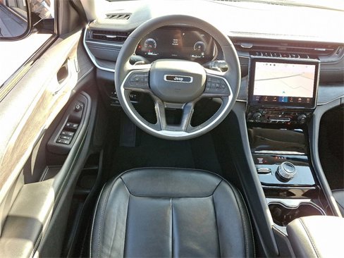 Used 2023 Jeep Grand Cherokee L Limited image 11