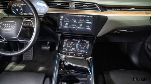 Used 2019 Audi e-tron Prestige w/ Prestige Package image 7