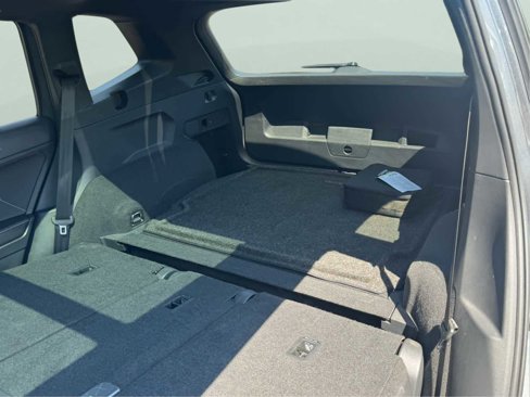 Certified 2022 Volkswagen Tiguan SE R-Line image 35