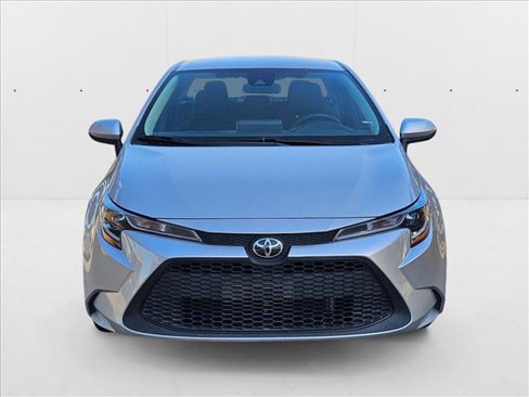 Used 2021 Toyota Corolla LE image 2