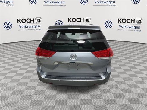 Used 2014 Toyota Sienna Limited image 7