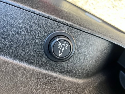 Used 2023 Chevrolet Equinox RS w/ RS Leather Package image 9