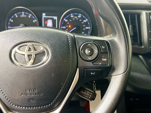 Used 2018 Toyota RAV4 LE image 19