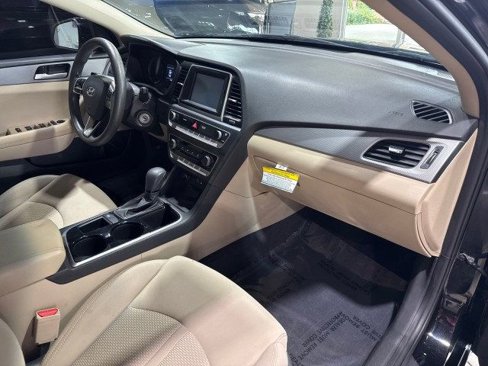 Used 2018 Hyundai Sonata SE w/ Winter Weather Package image 24