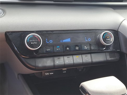 Used 2021 Hyundai Elantra SEL w/ Preferred Accessory Package image 28