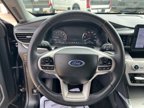 Used 2024 Ford Explorer XLT w/ Equipment Group 202A image 29