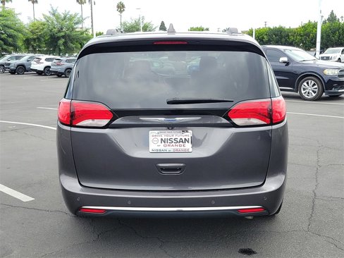Used 2018 Chrysler Pacifica Touring-L w/ Advanced Safetytec Group image 26