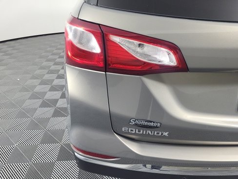 Used 2018 Chevrolet Equinox LT w/ Sun & Infotainment Package image 11