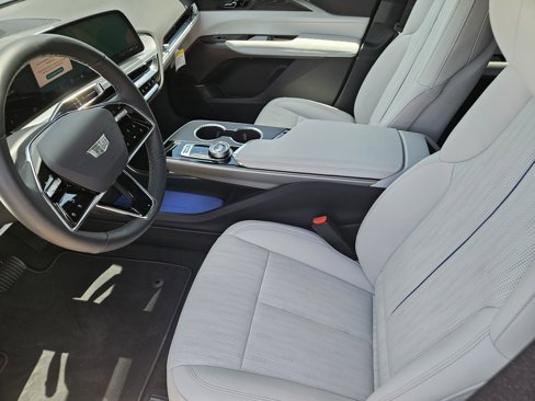 New 2025 Cadillac Lyriq Luxury image 16