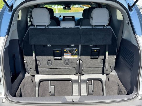Certified 2021 Toyota Sienna LE image 4
