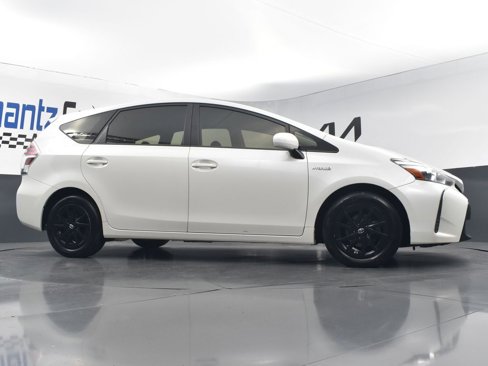 Used 2017 Toyota Prius V Two image 31