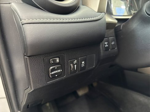 Used 2015 Toyota RAV4 Limited image 38