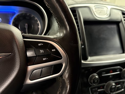 Used 2019 Chrysler 300 Limited image 11
