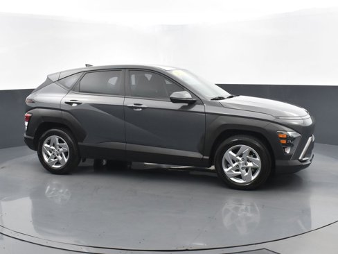 Certified 2025 Hyundai Kona SE image 3