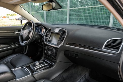 Used 2015 Chrysler 300 Limited w/ Driver Convenience Group image 10
