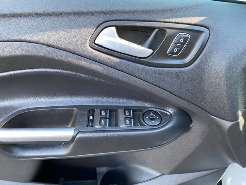Used 2019 Ford Escape SE image 16