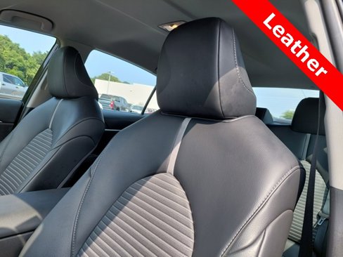 Used 2023 Toyota Camry SE image 6