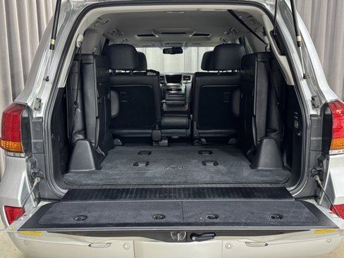 Used 2011 Lexus LX 570 4WD image 32