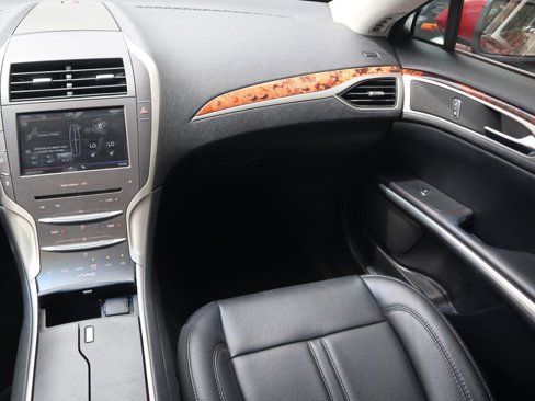 Used 2016 Lincoln MKZ image 12