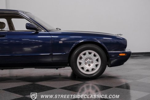 Used 1999 Jaguar XJ8 image 28