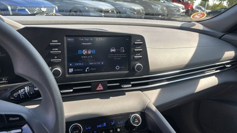 Used 2023 Hyundai Elantra SEL image 19