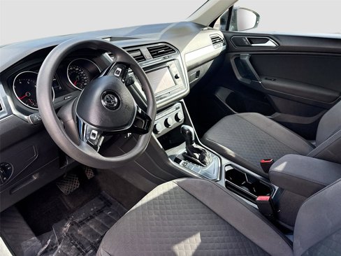 Used 2018 Volkswagen Tiguan S image 10
