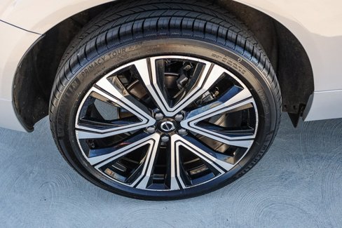Used 2023 Volvo XC60 B5 Ultimate w/ Climate Package image 8