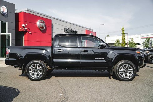 Used 2019 Toyota Tacoma Limited image 8