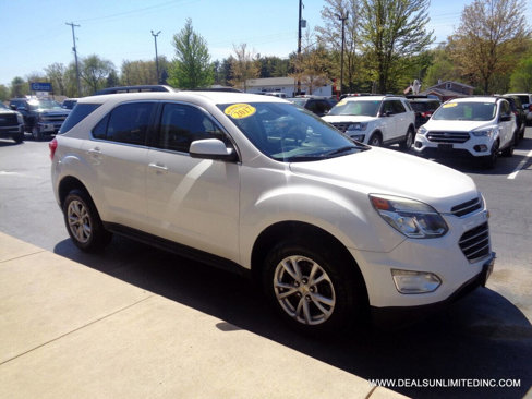 Used 2017 Chevrolet Equinox LT w/ Convenience Package image 2
