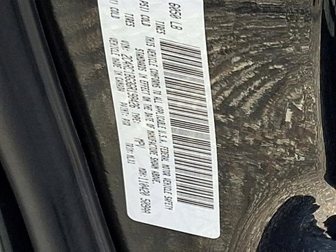 Used 2016 Chrysler Town & Country Touring image 28