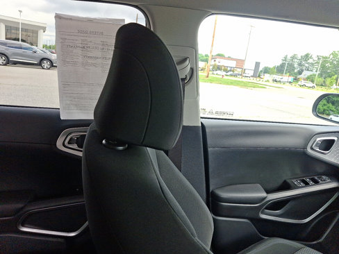 Used 2023 Kia Soul LX image 13
