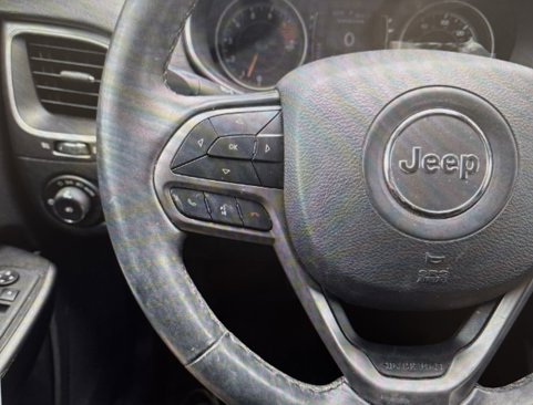 Used 2019 Jeep Cherokee Latitude w/ Cold Weather Group image 19