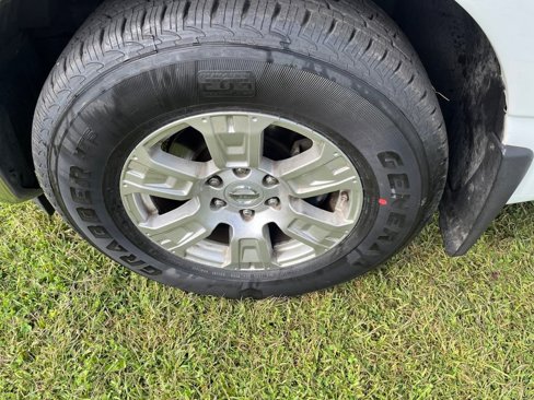 Used 2018 Nissan Titan SV image 21