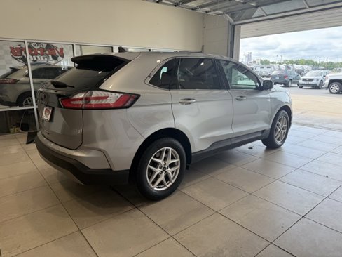 Used 2024 Ford Edge SEL image 8