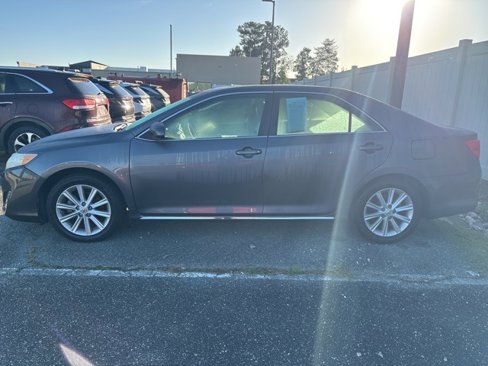 Used 2014 Toyota Camry XLE image 1