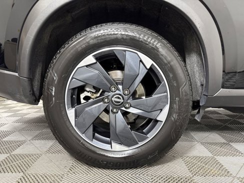 Used 2024 Nissan Rogue SV image 15