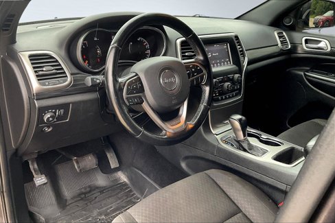 Used 2020 Jeep Grand Cherokee Laredo image 16