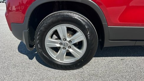 Used 2019 Chevrolet Trax LT w/ LT Convenience Package image 11