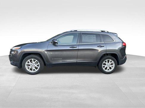 Used 2017 Jeep Cherokee Latitude w/ Safety/Convenience Group image 2