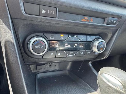 Used 2018 MAZDA MAZDA3 Touring image 24
