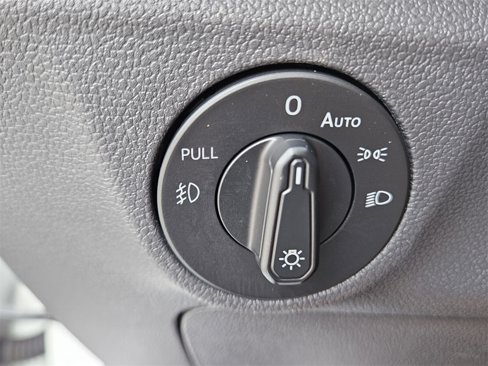 Used 2019 Volkswagen Jetta R-Line w/ R-Line Cold Weather Package image 40