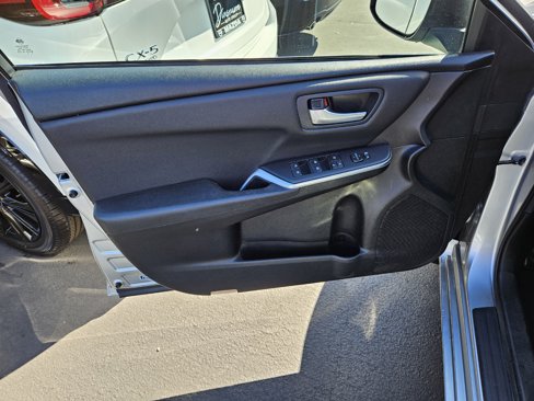 Used 2017 Toyota Camry SE image 15